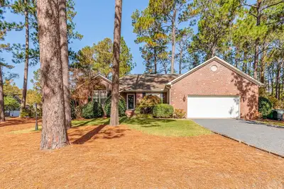Image de Starlit Pines - 5 minute drive to Pinehurst Resort