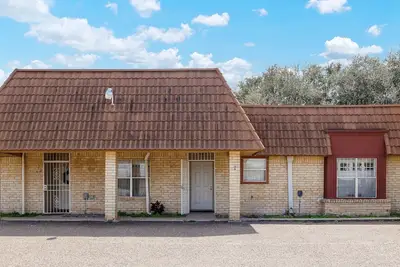 Image de Cozy, Lovely 2 bedroom 2. 5 bathrooms Recently remodeled.