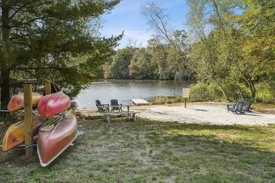 Image de Quiet Lakeside Boho Home for Displaced, Relocating and Professional Families