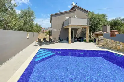 Image de Superbe maison de 3 chambres à Liznjan