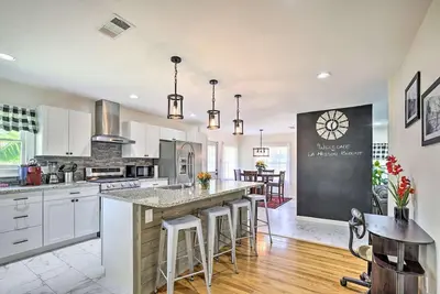 Image de Modern Mid-Term Large Yard Pet-Friendly - Sleeps 7