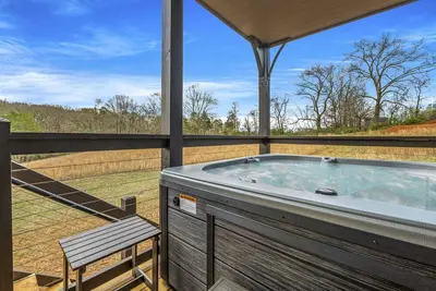 Image de Sale on Rolling Meadows 5br~ Sauna ~ Hot Tub ~ Fire Pit ~ Arcade!
