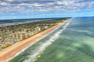 Image de Sunshine Oasis, Enjoy a 3 bed 2 bath private house, steps from the beach!