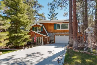 Stonehouse Retreat - Game Room, Pool Table, 2 Fireplaces, Barbecue