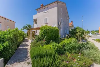 Image de Appartement de deux chambres avec le balcon Cres (A-20832-a)