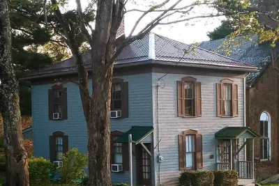 Image de 1800's Patriot House Tappan Lake Deersville wifi, private yard Trailer Parking