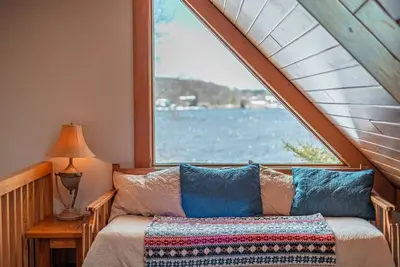 Image de New! Lake Access | Water Toys | Fireplace