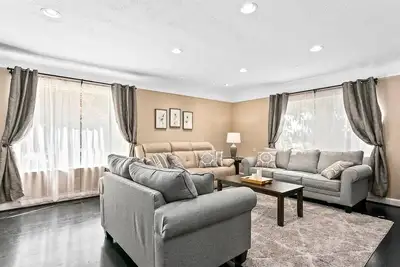 Image de Two Stunning 1938 Homes | Blocks to Downtown