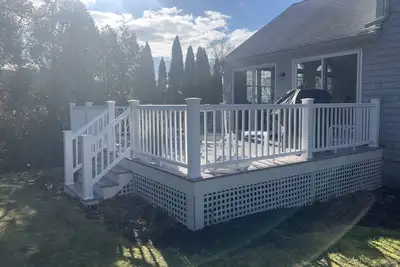 Image de New 3 Bedroom 2 Bath In West Hyannisport, Walk To Little Beach, Comes With Landlord Beach Pass.