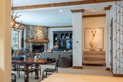 Image de Williams Townhome - Luxury Multi-Level with Private Hot Tub