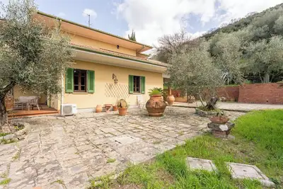 Image de Villa 'Golly' avec balcons privés, terrasse, jardin partagé et Wi-Fi