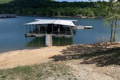 Resort 2bdrm condo on Table Rock Lake, by Sdc!