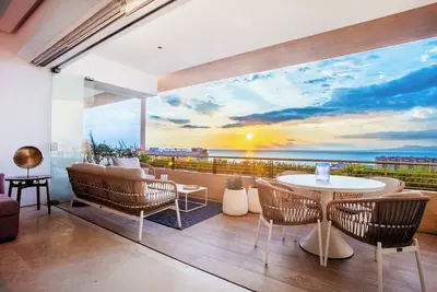 Image de Luxury Resort Living on 9th Floor in Romantic Zone