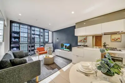 Image de A Cozy & Comfy 2br Apt Near Crown & Southern Cross