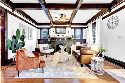 Image de Atl Charming 1929 Historic Craftsman Bungalow