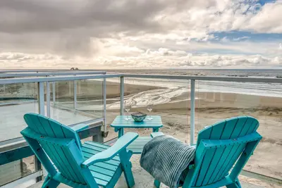 Image de Elegant Oceanfront Townhome Has 3 Suites, 5 Balconies, and Panoramic Views!