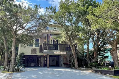 Image de Eagles Rest: Relax in this pet friendly home with an enclosed yard perfect for y