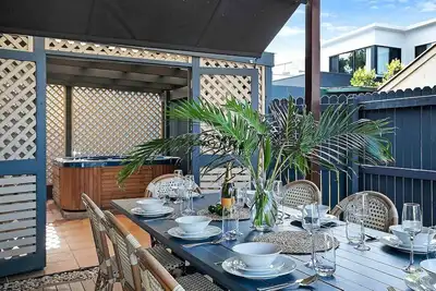Image de Brisbane Oasis+Spa tennis court