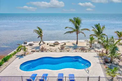 Image de Ocean Panorama w private pool, huge yard, fire pit, kayaks, SUPs