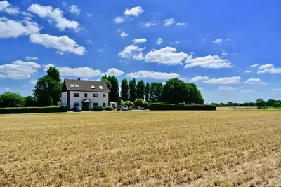 Image de Idyllically located country house with terrace, parking and\nattention to detail