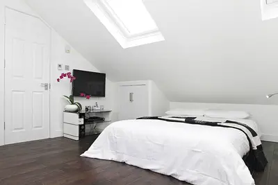 Image de Panoramique-Appartement-Sdb privée avec douche-Balcon-Iffley Flat 5