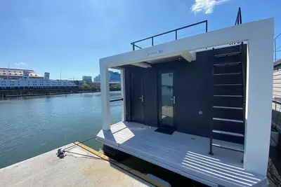 Image de Houseboat Svanesund with roof terrace in the heart of Gothenburg