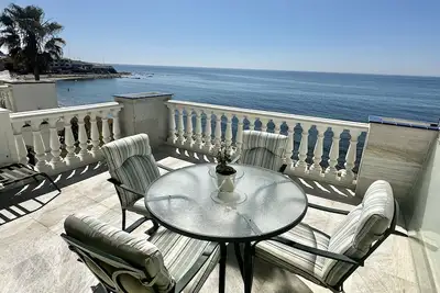 Image de Beachfront apartment with pleasant views of the sea and the historic lighthouse.