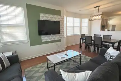Image de Laurel Heights- Fresh, Cozy and Close to All!