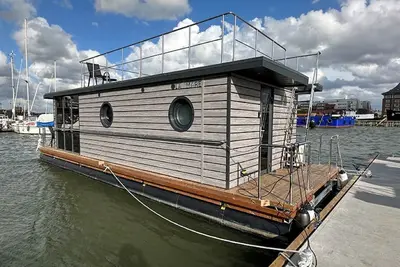 Image de Houseboat Grebbestad with roof terrace in the heart of Gothenburg