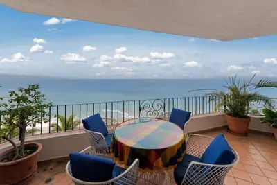 Image de Ocean view 2Br Condo-Balcony-Beach-Pool 710