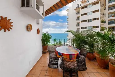 Image de Ocean view 2Br Condo-Balcony-Beach-Pool - 902