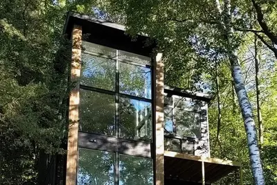 Image de Stunning remodeled home with floor to ceiling views