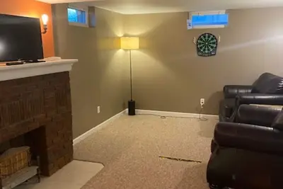 Image de Charming Brick Bungalow with Basement Family Room!