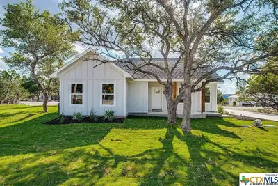Image de Fun New Lake House!