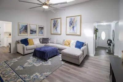 Image de Yellow Door Lodge!