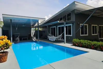 Image de 3 bdrs, close to beach & Marino Ballena National Park!