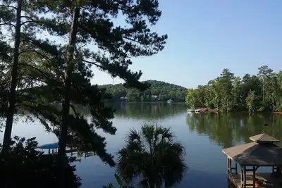 Image de 'The Lake House' on beautiful Lake Martin! Ideal location on the water. \n