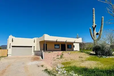 Image de Hilltop Oasis: Views, Pool, & Western Charm in Cave Creek