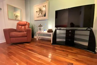 Image de A3~Sunny Balcony~3 Full baths~5 Queen beds+3 Sofabeds~Free Parking~98%Walk Score