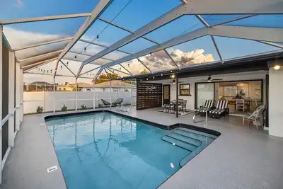 Image de Stylish retreat with Heated Saltwater Pool Beautiful home near Charlotte Harbor!