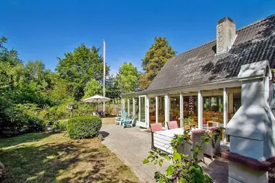 Image de Large holiday home in a peaceful and.