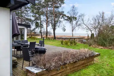 Image de Amazing holiday home with view at the water