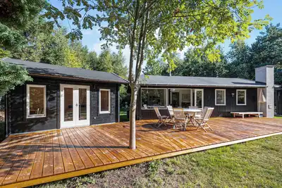 Image de Beautiful summer house near forest and beach