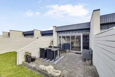 Holiday home in the first row to the North Sea