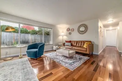 Image de Hot tub • Game Room • Arcade • Ac near UofO, Hayward Field & Matt Knight