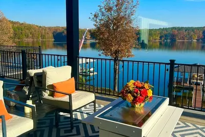 Image de Updated Lakefront Home w/ Movie Room, Dock, & Much More ~Paradise on Lake Keowee