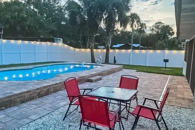 Image de Welcoming dog-friendly pool home with full kitchen, enclosed yard, central Ac