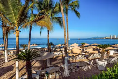 Image de Tropical & modern condo with scenic balcony, hot tub, pool - amazing views