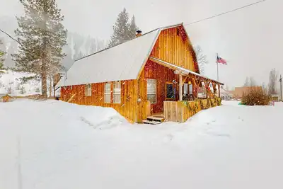 Image de Mountain-view, dog-friendly abode with grill & W/D - near outdoor recreation