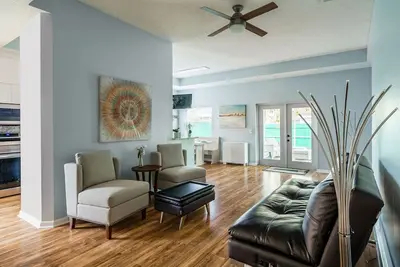 Image de Modern Family Home w/ Cinema, Close to Beach!
